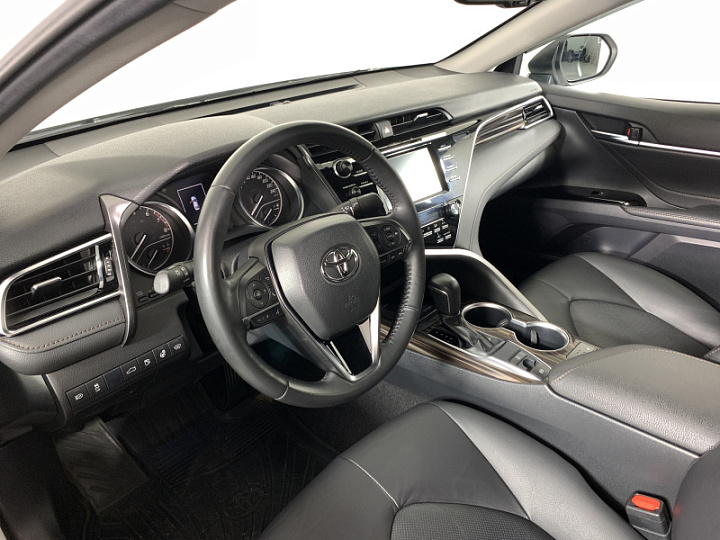 TOYOTA Camry 2.5, 2019 года, Автоматическая, БЕЛЫЙ