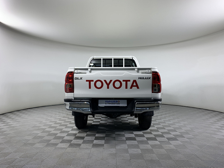 TOYOTA Hilux 2.4, 2022 года, Механика, БЕЛЫЙ