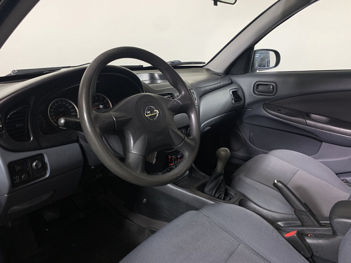 Nissan Almera 1.5, 2005 года, Механика, Черный