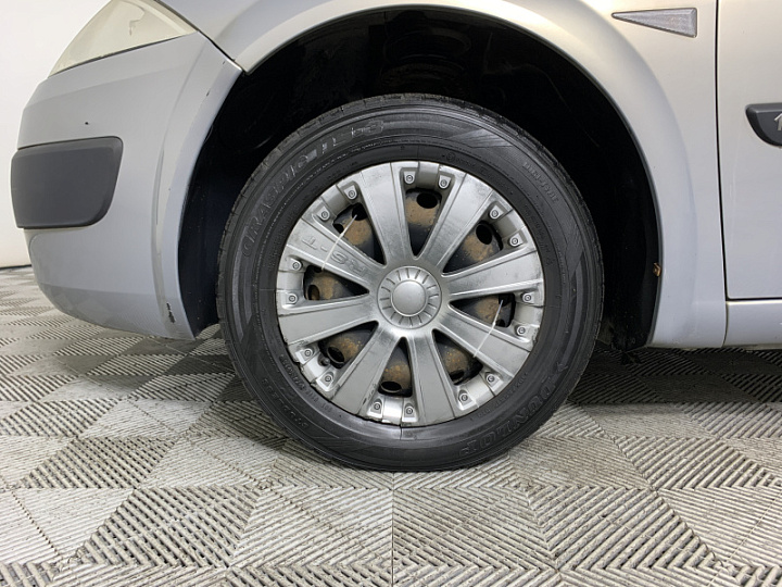 RENAULT Megane 1.6, 2005 года, Механика, Серо-бежевый