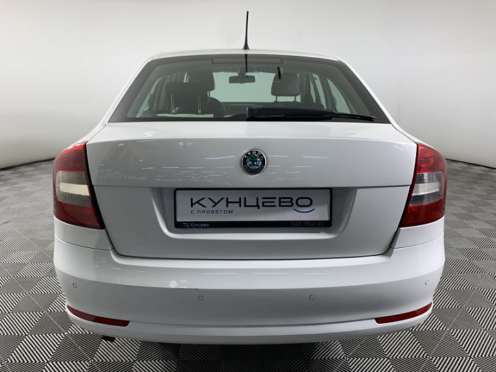 SKODA Octavia 1.6, 2011 года, Автоматическая, БЕЛЫЙ