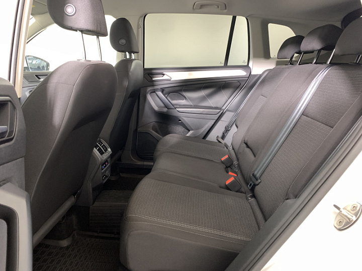 Volkswagen Tiguan 1.4, 2020 года, Механика, Белый