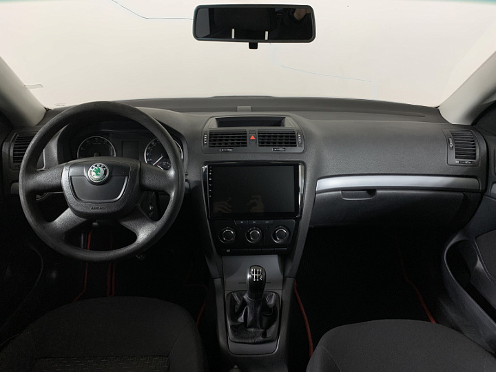 SKODA Octavia 1.6, 2010 года, Механика, Серебристый