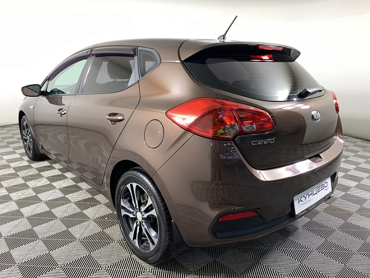 KIA Ceed 1.6, 2014 года, Механика, Коричневый