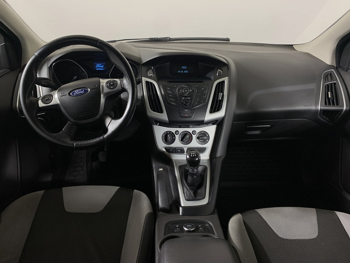 Ford Focus 1.6, 2014 года, Механика, Серебристый