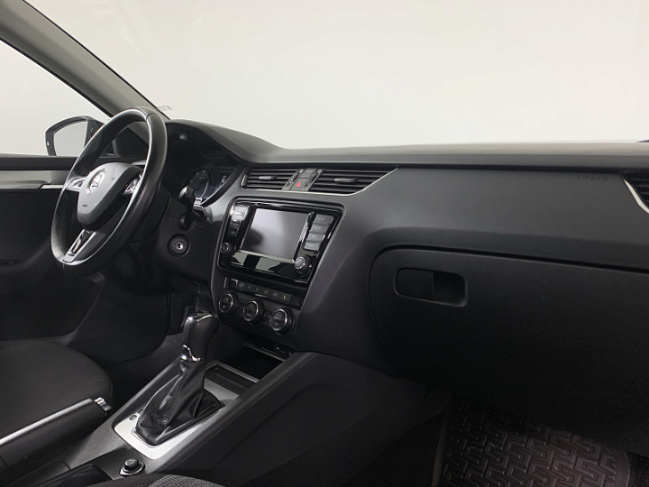 SKODA Octavia 1.8, 2017 года, Робот, ЧЕРНЫЙ