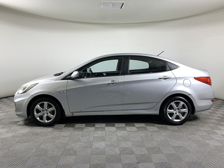 HYUNDAI Solaris 1.4, 2012 года, Механика, Серебристый