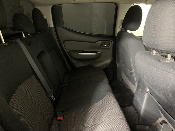 Mitsubishi L200 2.4, 2018 года, Автоматическая, ЧЕРНЫЙ