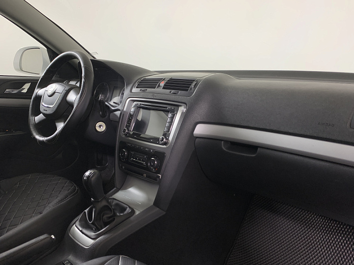 SKODA Octavia 1.6, 2012 года, Механика, БЕЛЫЙ