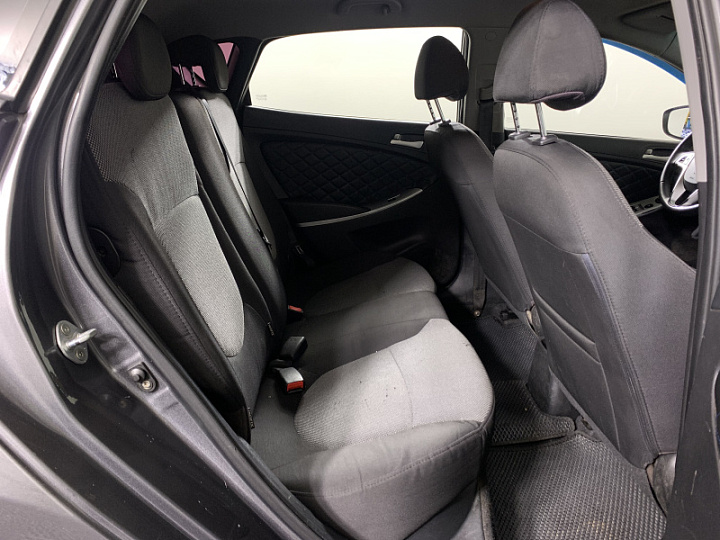 Hyundai Solaris 1.4, 2013 года, Механика, Серый