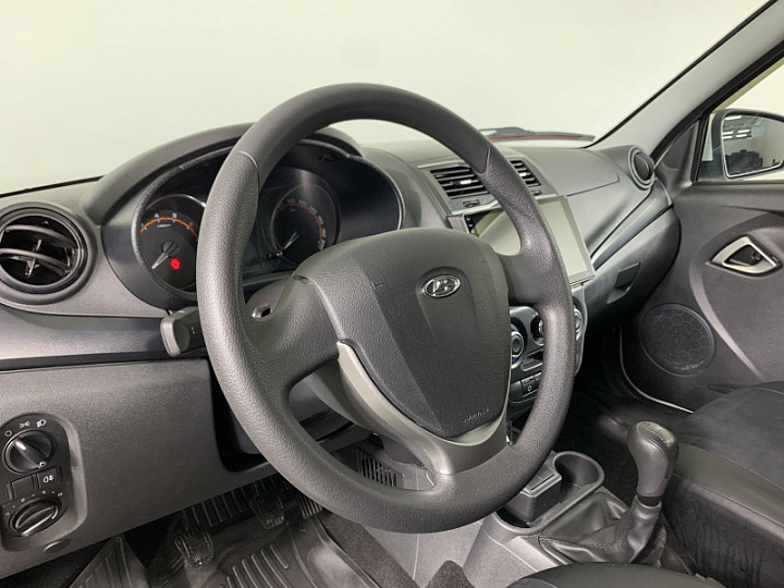 Lada Granta 1.6, 2023 года, Механика, БЕЛЫЙ