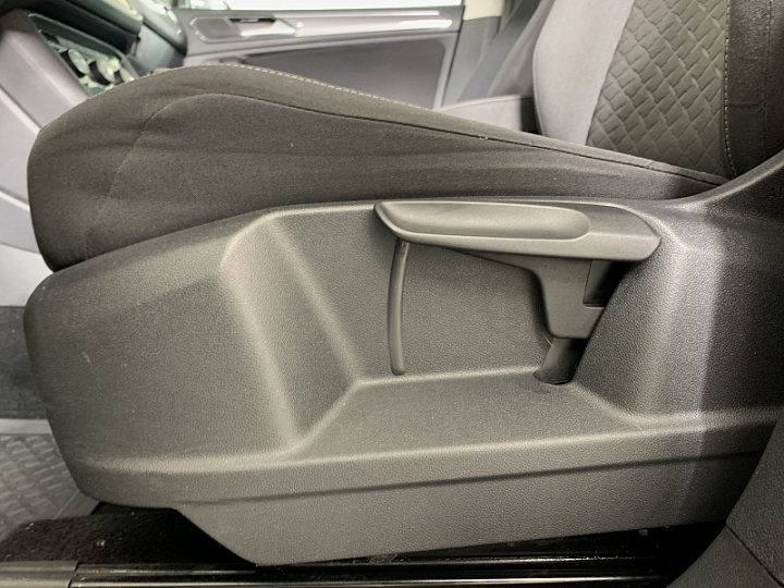 VOLKSWAGEN Tiguan 1.4, 2018 года, Робот, Серебристый