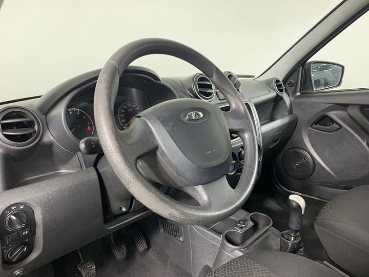 Lada Granta 1.6, 2016 года, Механика, Серебристый