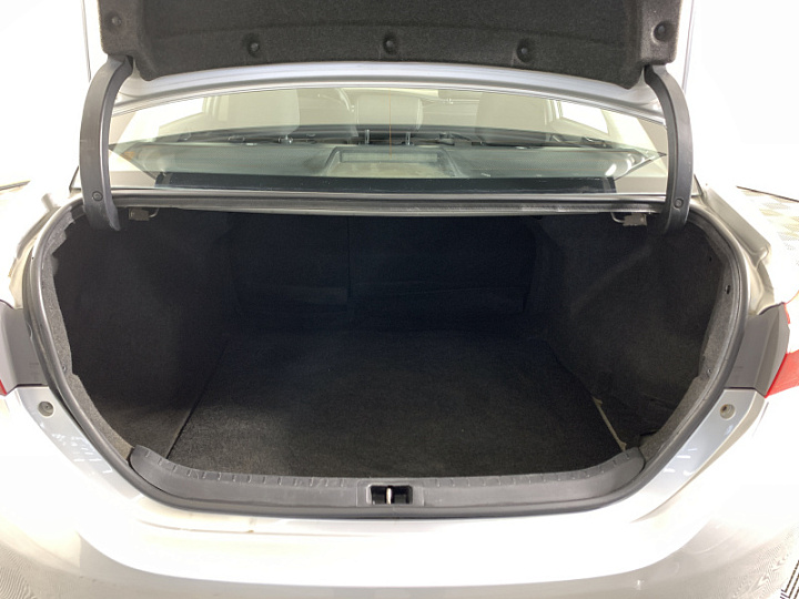 TOYOTA Corolla 1.5, 2013 года, Механика, Серебристый