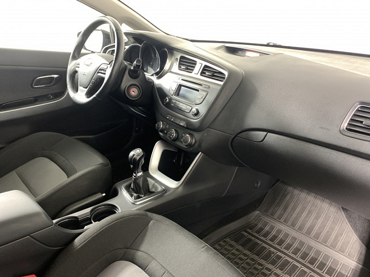 KIA Ceed 1.6, 2013 года, Механика, Черный перламутр