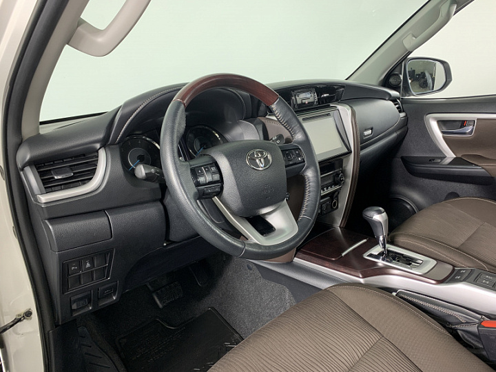TOYOTA Fortuner 2.8, 2018 года, Автоматическая, БЕЛЫЙ