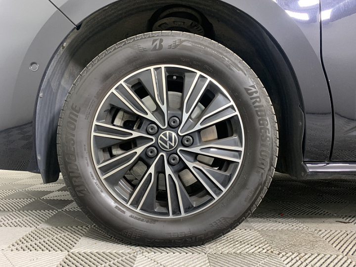 VOLKSWAGEN Multivan 2, 2022 года, Робот, ЧЕРНЫЙ