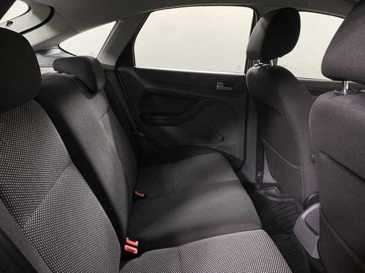Ford Focus 1.6, 2010 года, Автоматическая, Серебристый