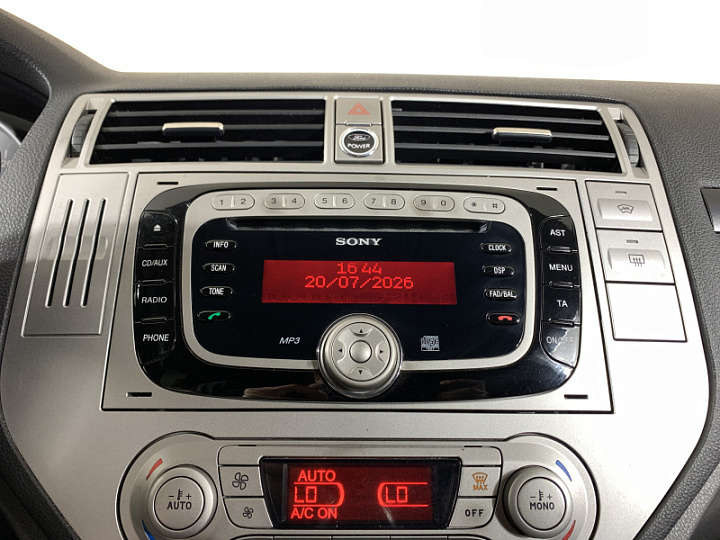 Ford Kuga 2, 2012 года, Робот, Серебристый