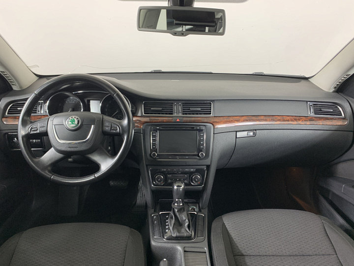 SKODA Superb 1.8, 2013 года, Робот, БЕЛЫЙ