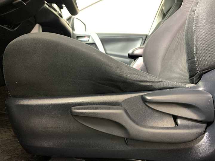 TOYOTA RAV4 2.2, 2018 года, Автоматическая, БЕЛЫЙ