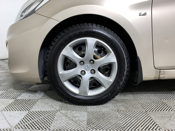 HYUNDAI Solaris 1.6, 2011 года, Автоматическая, Бежево-серый