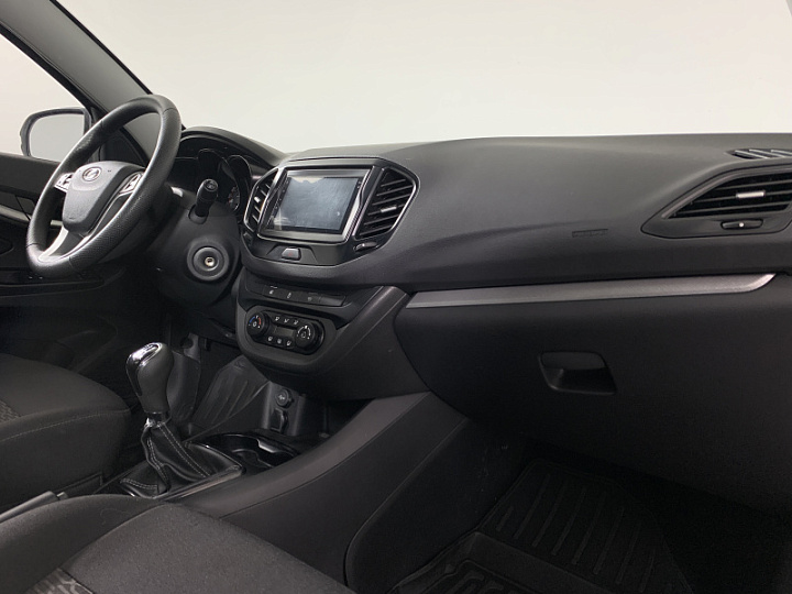 Lada Vesta 1.6, 2018 года, Механика, Серебристый