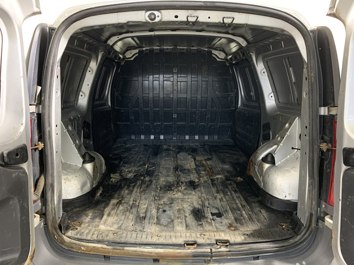 Lada Largus 1.6, 2013 года, Механика, Серебристый