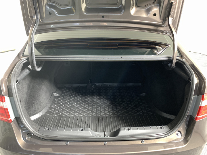 Lada Vesta 1.6, 2020 года, Механика, КОРИЧНЕВЫЙ