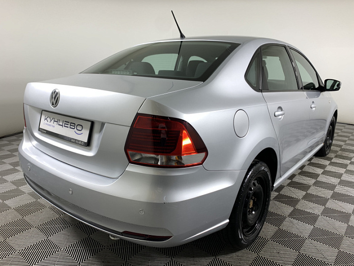 Volkswagen Polo 1.6, 2015 года, Механика, Серебристый