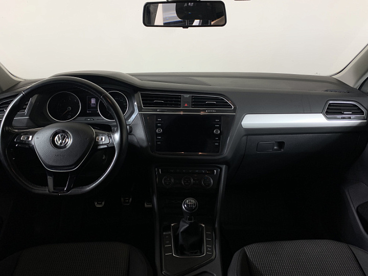 Volkswagen Tiguan 1.4, 2020 года, Механика, Белый