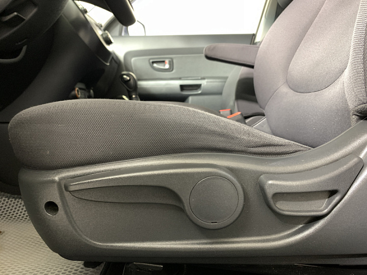 KIA Soul 1.6, 2010 года, Автоматическая, Серебристый