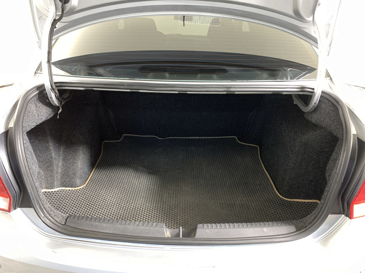 VOLKSWAGEN Polo 1.6, 2011 года, Механика, Серебристый