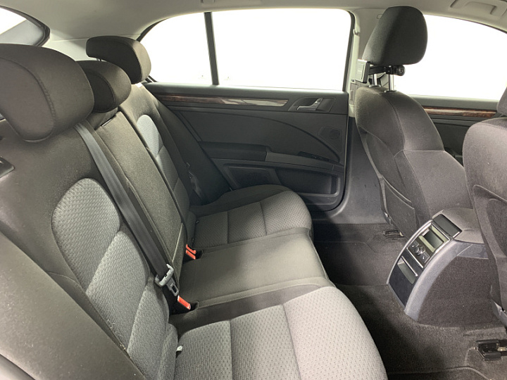SKODA Superb 1.8, 2013 года, Робот, БЕЛЫЙ