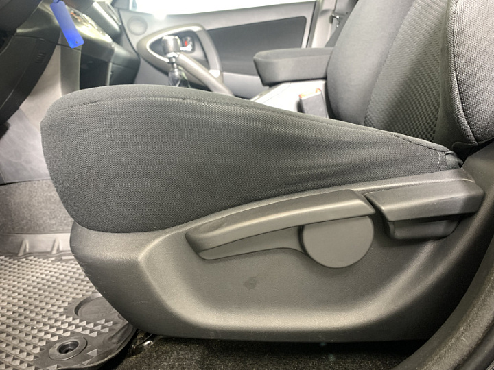 Toyota RAV4 2, 2010 года, Механика, Темно-серый