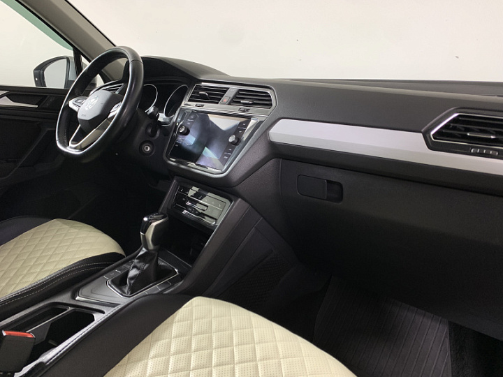 Volkswagen Tiguan 1.4, 2021 года, Робот, Серый