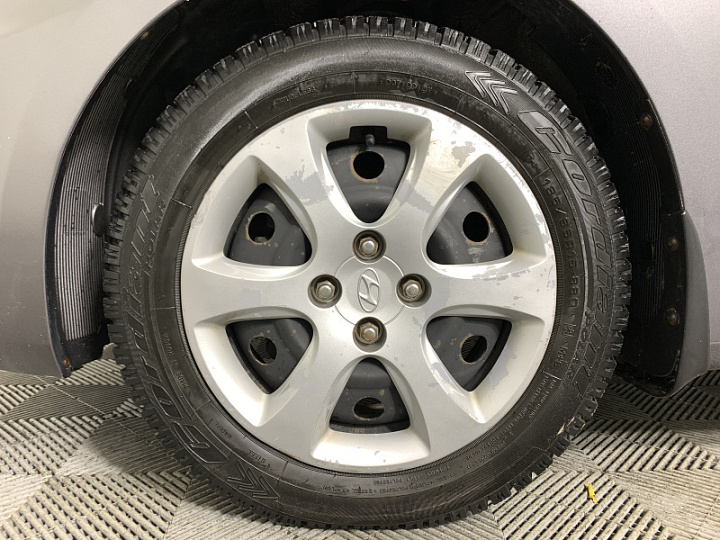 HYUNDAI Solaris 1.6, 2013 года, Автоматическая, Черно-Серый