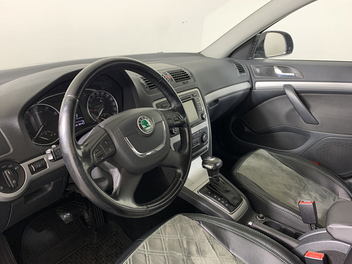SKODA Octavia 1.8, 2013 года, Автоматическая, ЧЕРНЫЙ