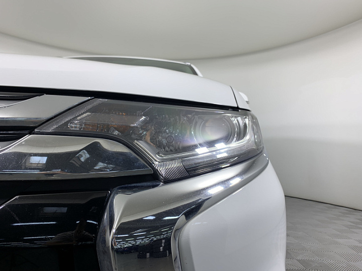 MITSUBISHI Outlander 2.4, 2016 года, Вариатор, БЕЛЫЙ