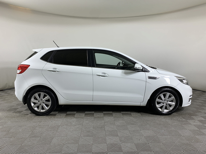 KIA Rio 1.6, 2016 года, Автоматическая, БЕЛЫЙ