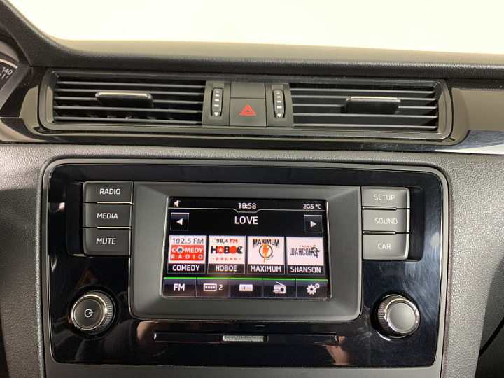 SKODA Rapid 1.6, 2015 года, Механика, БЕЛЫЙ