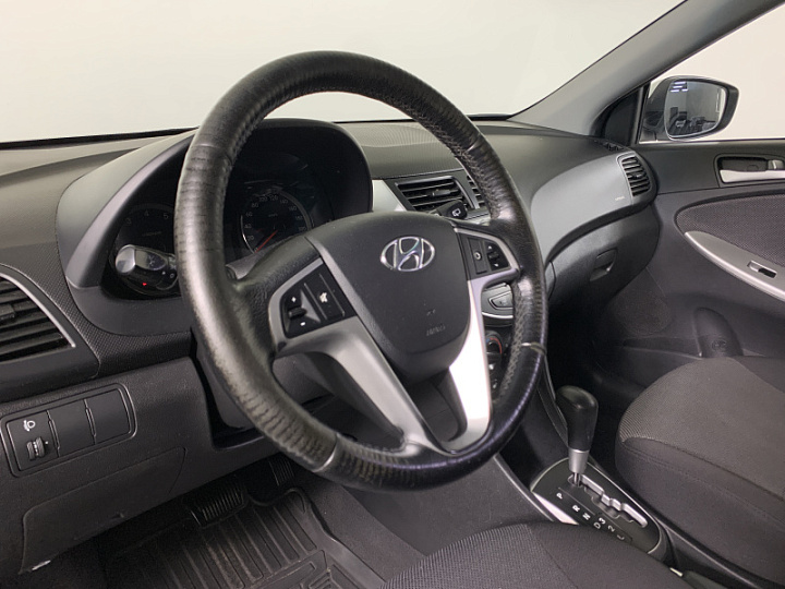 HYUNDAI Solaris 1.6, 2011 года, Автоматическая, БЕЛЫЙ