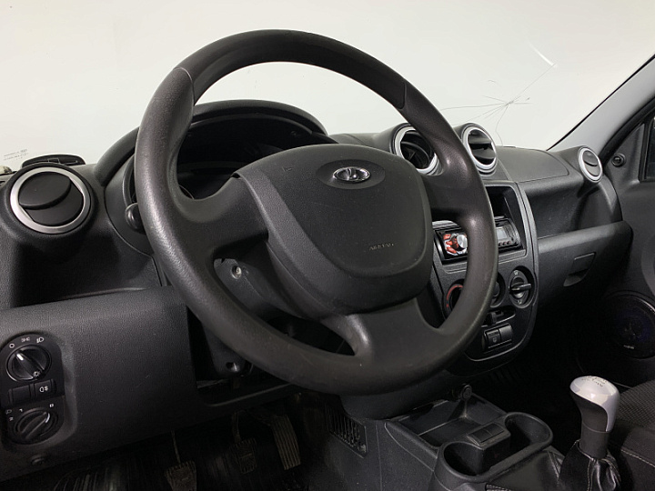 Lada Granta 1.6, 2014 года, Механика, Серебристый