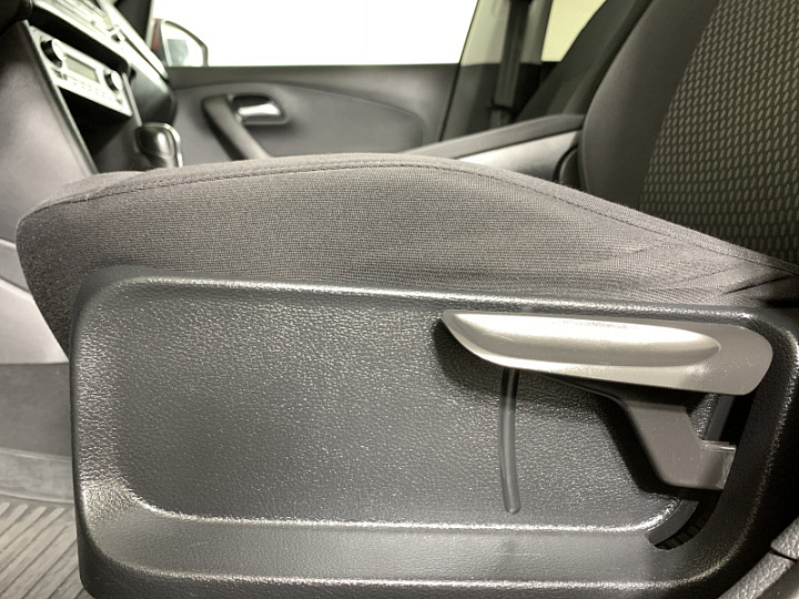 VOLKSWAGEN Polo 1.6, 2011 года, Автоматическая, ВИШНЕВО-КРАСНЫЙ