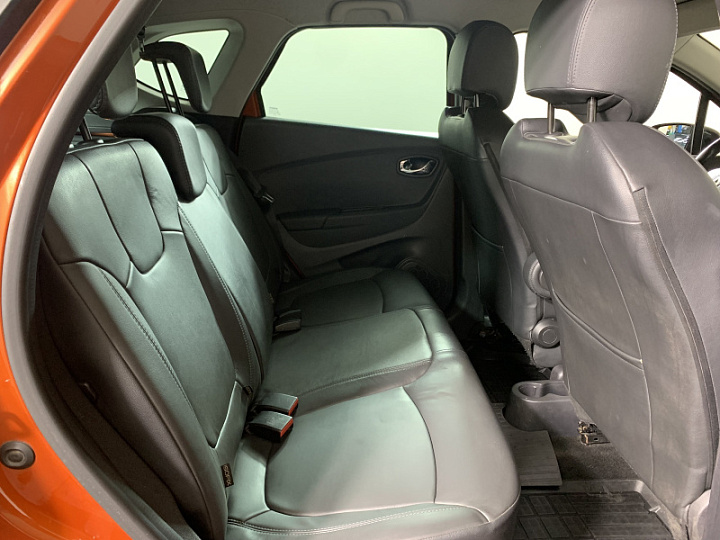 Renault Kaptur 1.6, 2016 года, Вариатор, Оранжевый