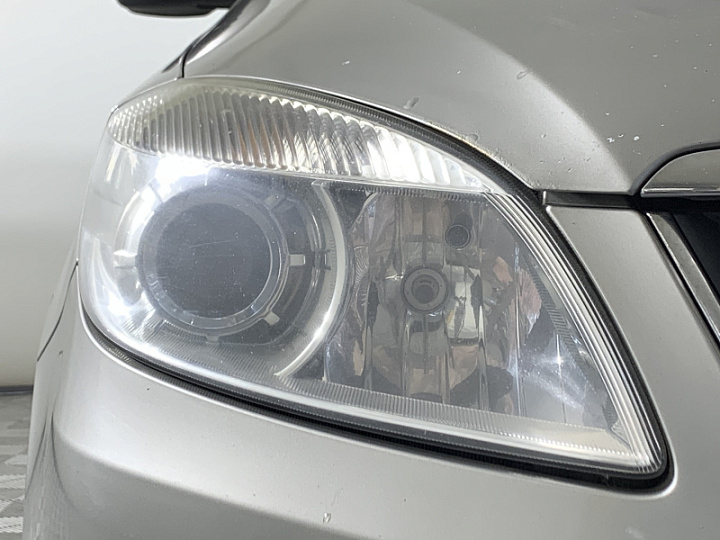 Skoda Fabia 1.6, 2010 года, Автоматическая, СЕРЫЙ