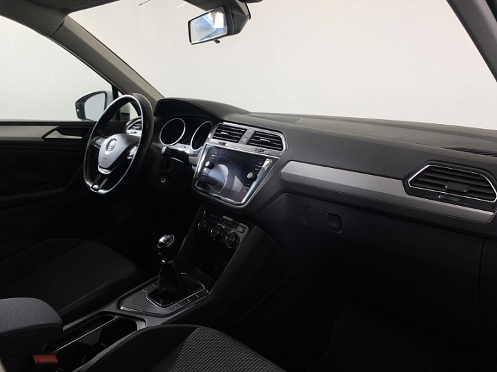 Volkswagen Tiguan 1.4, 2020 года, Механика, Белый