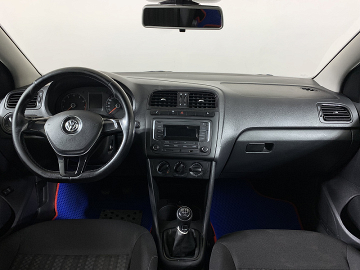 Volkswagen Polo 1.6, 2015 года, Механика, Серебристый