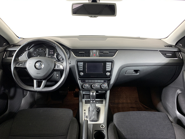 SKODA Octavia 1.4, 2015 года, Робот, ЧЕРНЫЙ