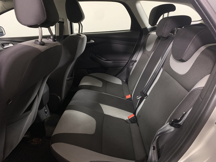 Ford Focus 1.6, 2014 года, Механика, Серебристый
